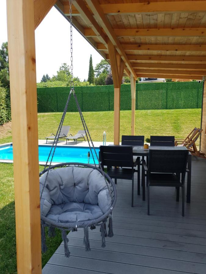 Villa Woody House à Krcedin Extérieur photo