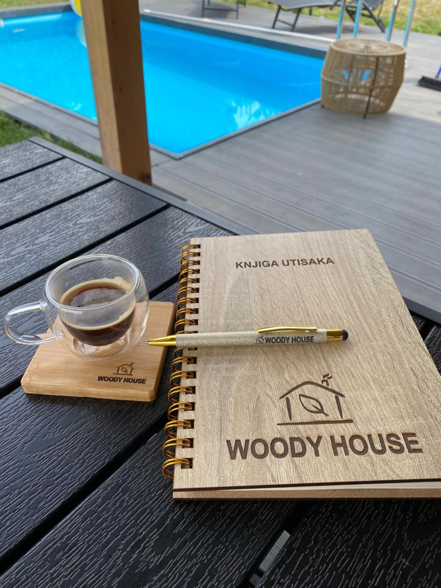 Villa Woody House à Krcedin Extérieur photo